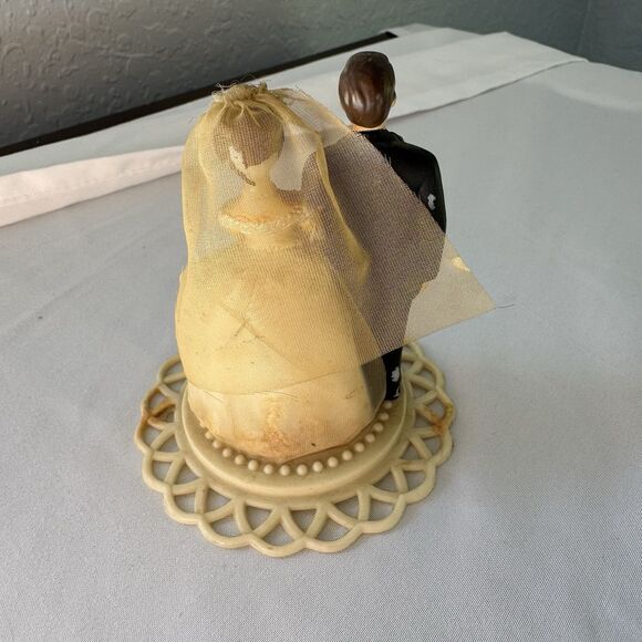 Vintage Wedding Cake Topper Bride & Groom Plastic w Mesh Dress & Veil Tuxedo - Picture 3 of 6